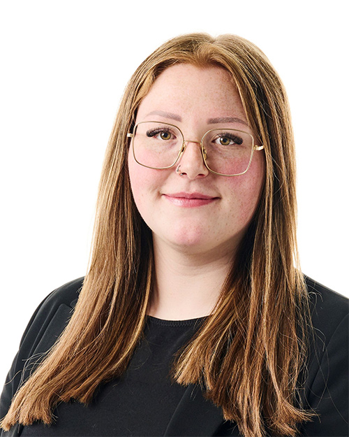 Frau Kim Josephine Bätz