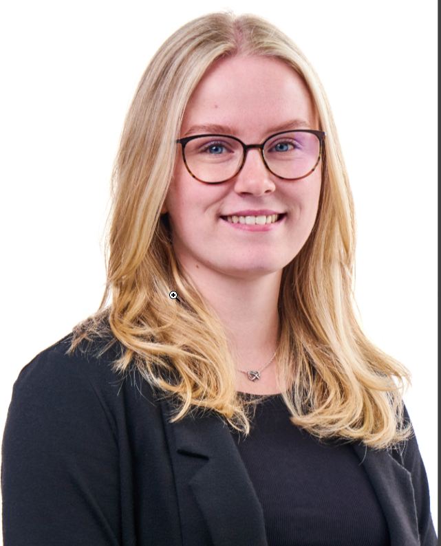 Frau Laura Wenzel
