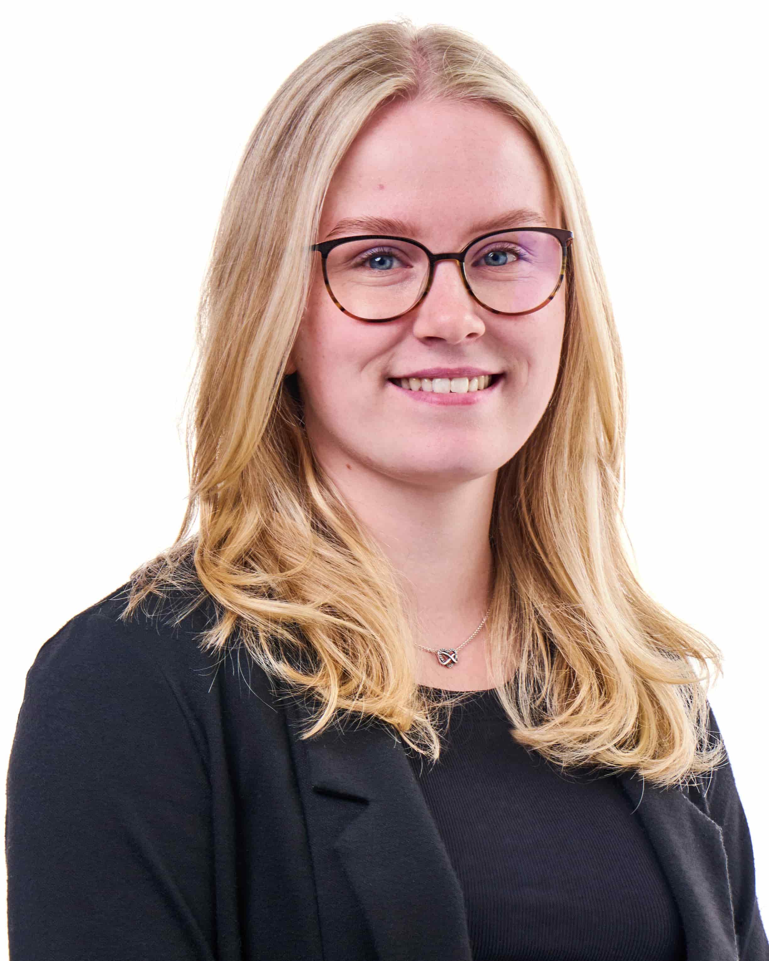 Frau Laura Wenzel